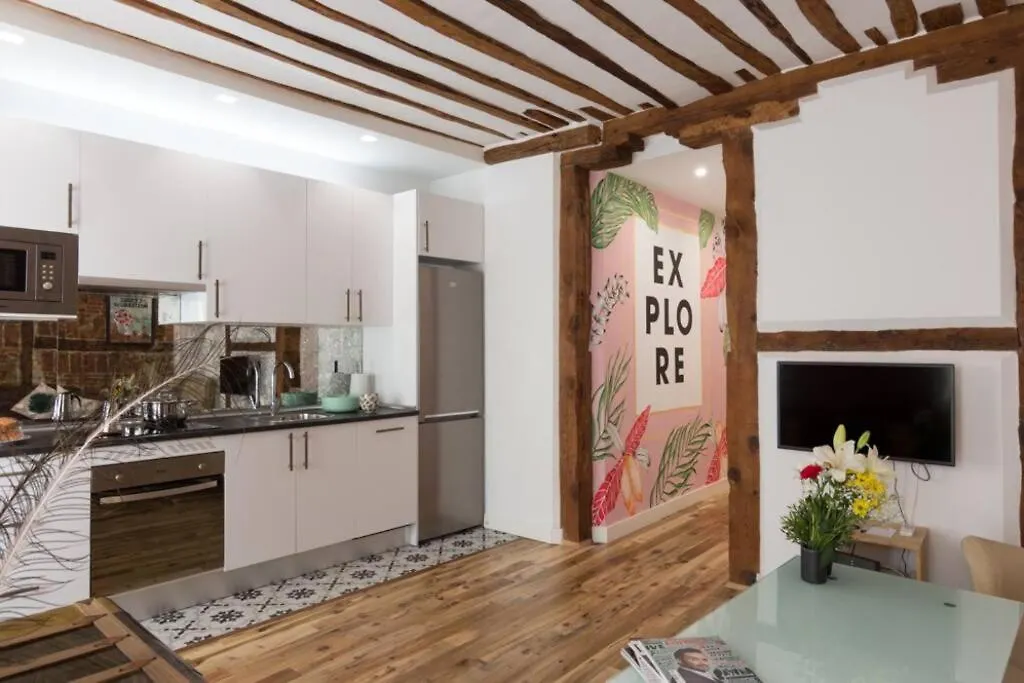 Bonito apartamento en típica corrala en el centro de Madrid-1